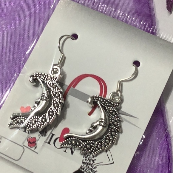 Boutique - Detailed half moon on 925 silver hooks Tibetan silver charm - Picture 2 of 3
